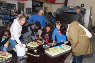 wir basteln Rückwände für unsere Aquarien